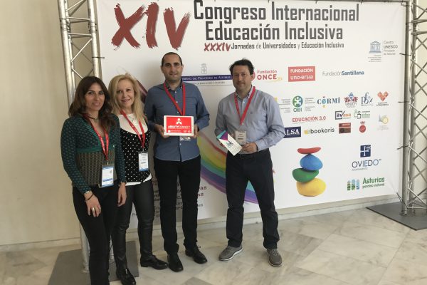 Tecnicos del CAE de la UA en congreso educacion inclusiva ability connect y proyecto muse